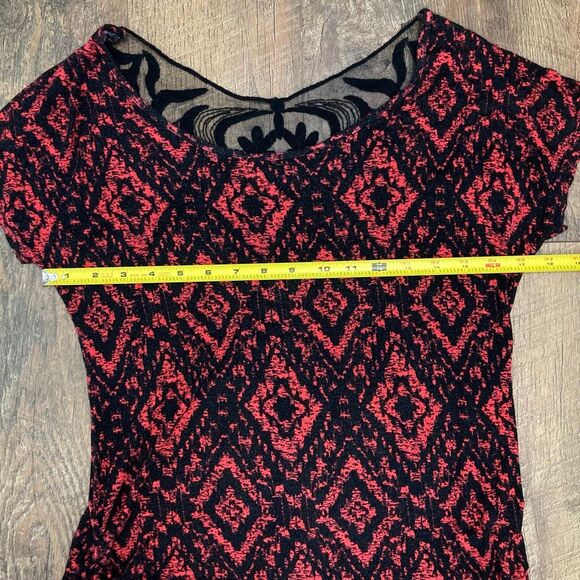Y2K Whimsigoth Short Sleeve Top Red Black Geometric Black Lace Back Vampire sz M - Picture 7 of 9